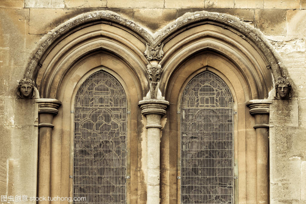 新古典主義窗飾與圓成型